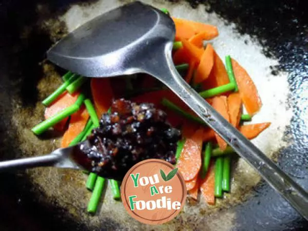 Fried carrots with black bean sauce and garlic sprouts