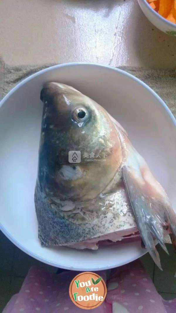 Fish head with chopped pepper