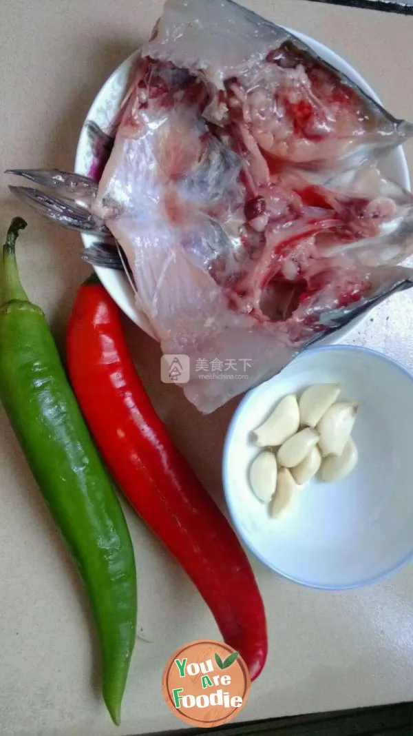 Fish head with chopped pepper