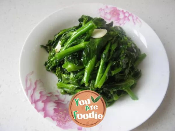 In spring, green becomes a bright spot on our dinner table --- kiss (Qingqing) small dish heart