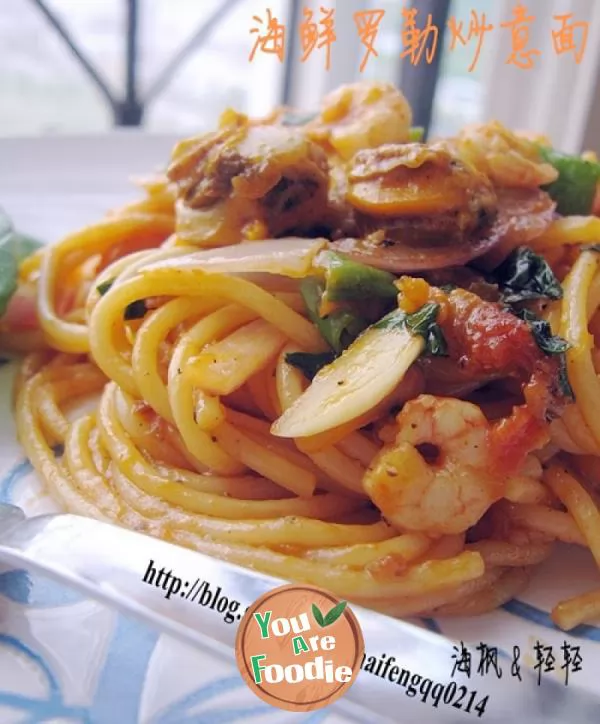 Fried-spaghetti-with-basil-and-seafood