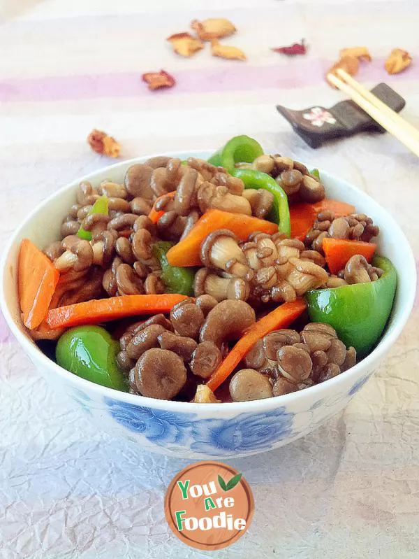 Chrysanthemum mushroom in oyster sauce