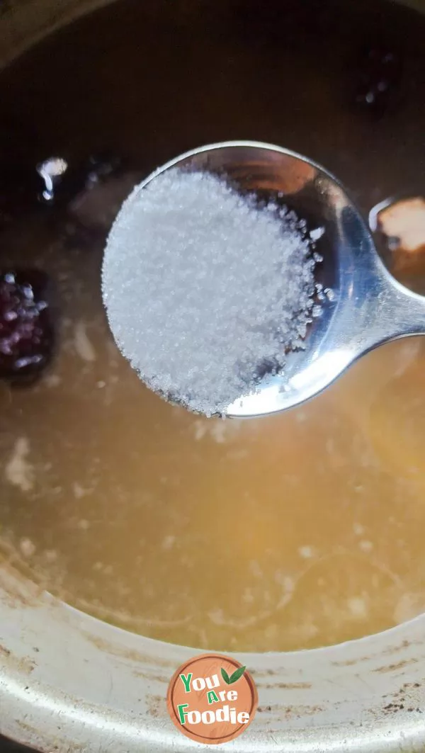 Old fire soup, pig bones boiled in a clear and refreshing pot