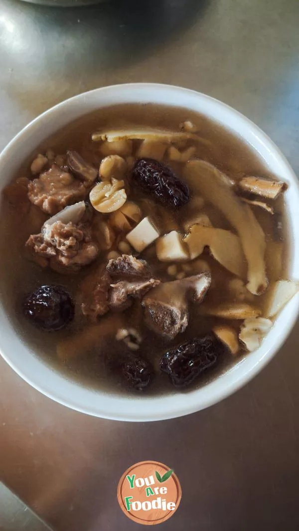 Old fire soup, pig bones boiled in a clear and refreshing pot