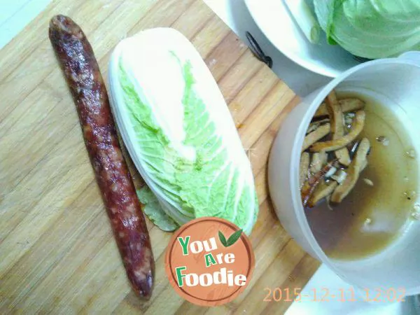 Braised sausage with baby cabbage