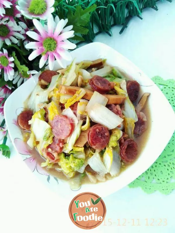 Braised sausage with baby cabbage