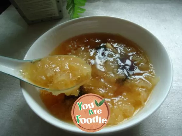 Jujube, lotus seed and tremella soup