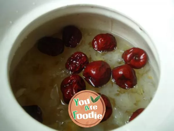 Jujube, lotus seed and tremella soup