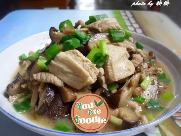 Braised-mushrooms-with-shredded-pork-and-frozen-tofu