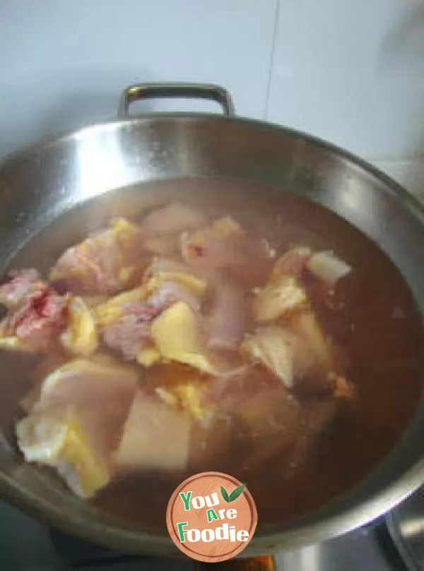 A private dish with the natural color of Guangdong nanru -- private nanru beer chicken