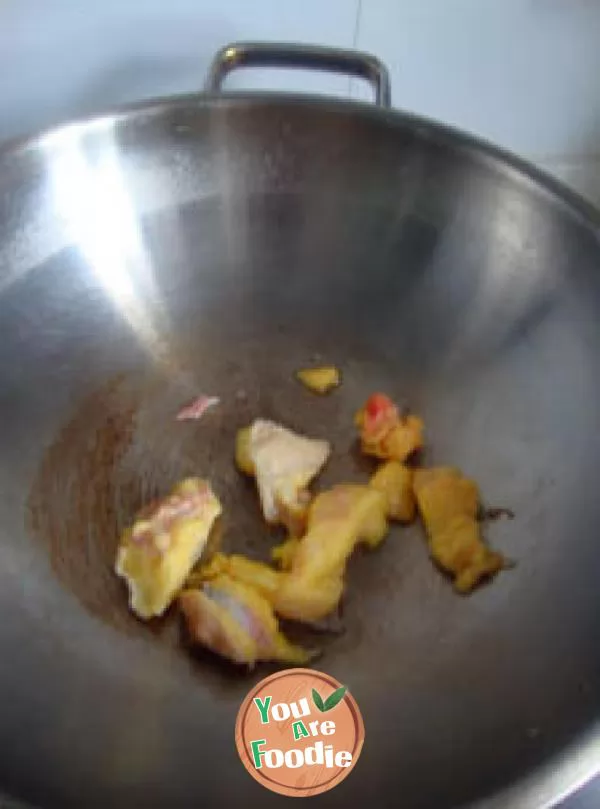 A private dish with the natural color of Guangdong nanru -- private nanru beer chicken