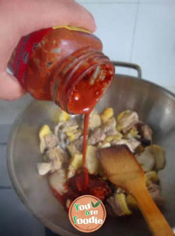 A private dish with the natural color of Guangdong nanru -- private nanru beer chicken