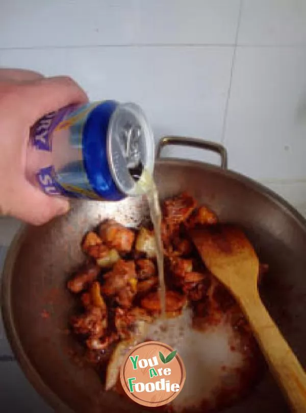 A private dish with the natural color of Guangdong nanru -- private nanru beer chicken