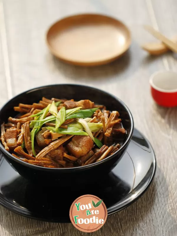 Braised pork with dried bamboo shoots