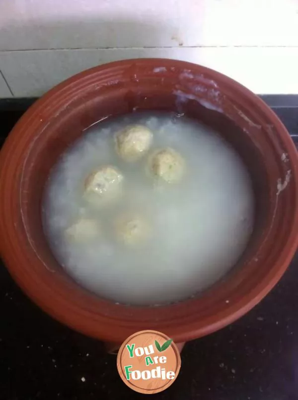 Congee with chicken balls and green vegetables