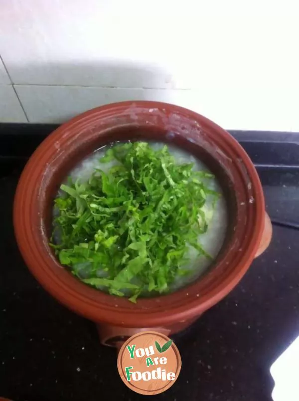 Congee with chicken balls and green vegetables