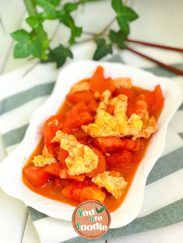 fried eggs with tomatoes