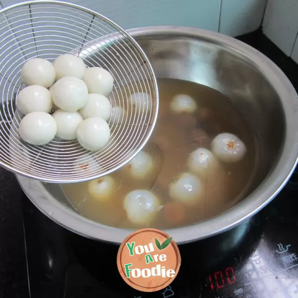 Boiled longan and litchi dumplings