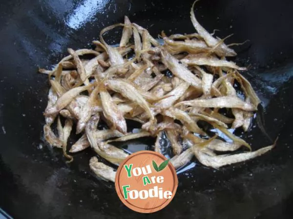 Stir fried dried hairy fish with chili