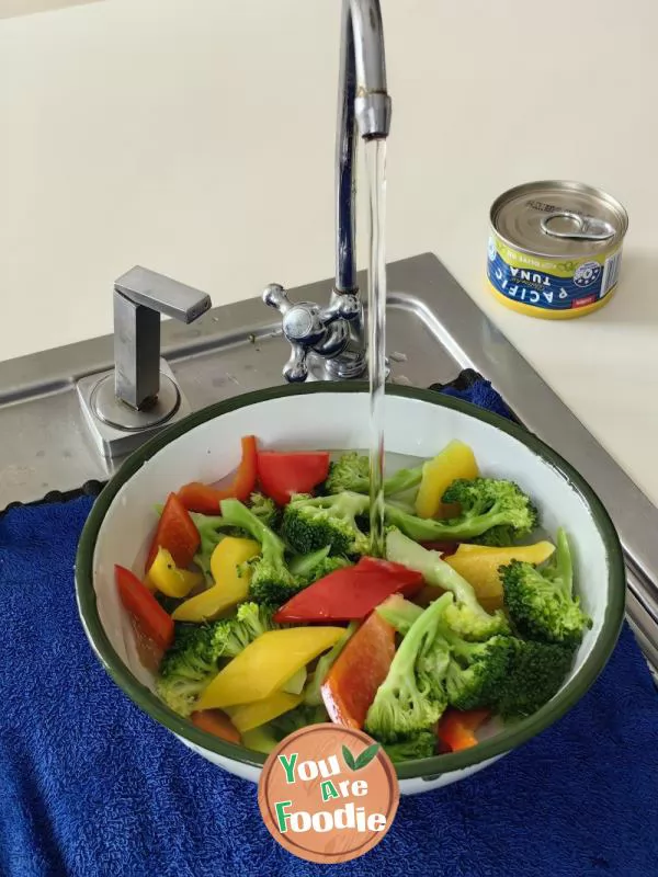 Broccoli and Tuna Salad