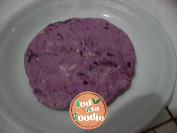 Purple potato sesame cake