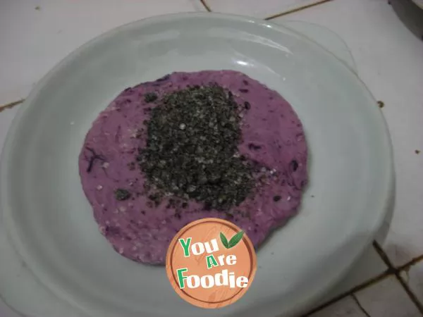 Purple potato sesame cake