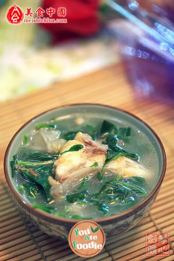 Medlar leaf fish belly soup