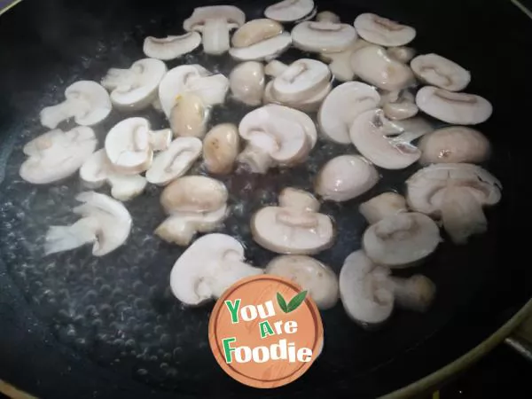 Fried mushrooms in oyster sauce