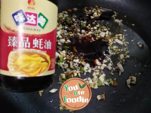 Fried mushrooms in oyster sauce