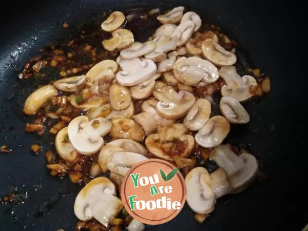 Fried mushrooms in oyster sauce