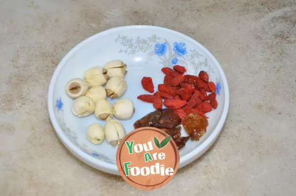 Tremella, lotus seeds and sweet dumpling soup