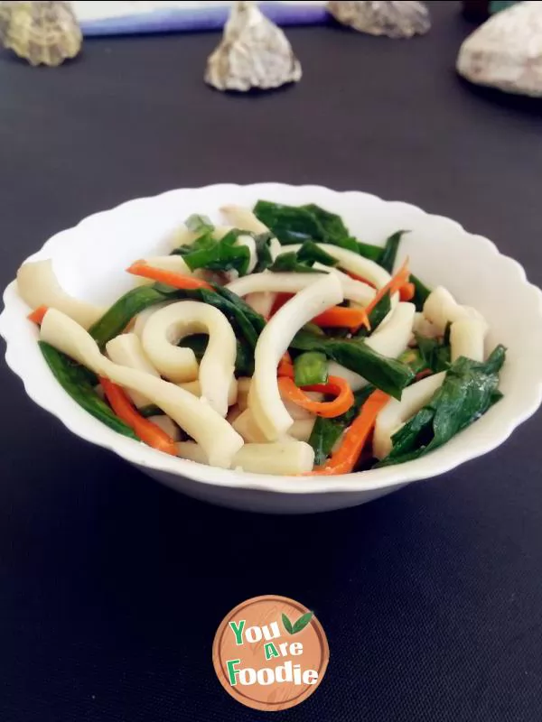 Fried Chinese chives with squid