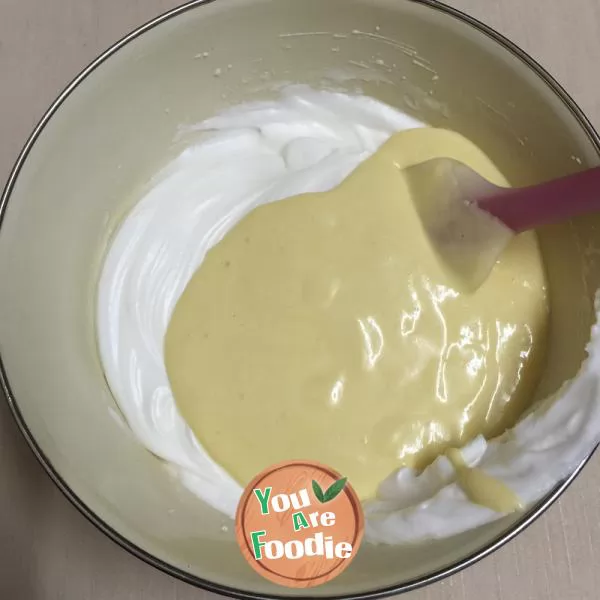 Paper cup cream cake