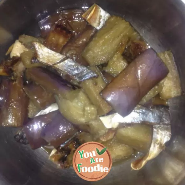 Salted fish and eggplant in casserole