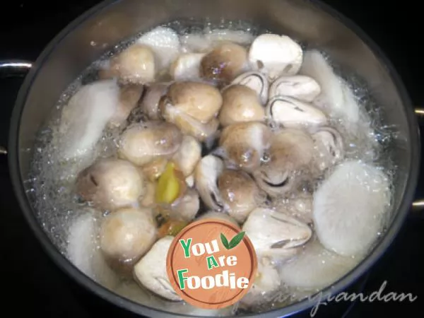 Mushroom, radish and beef soup