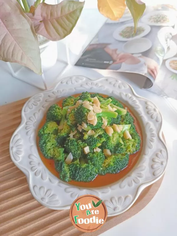 Braised Broccoli with Minced Garlic