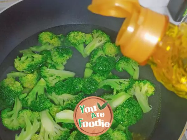 Braised Broccoli with Minced Garlic