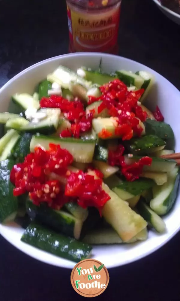 Minced garlic, chopped pepper and cucumber