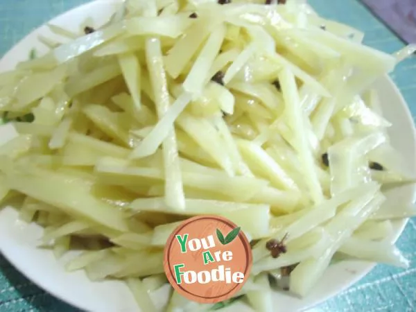 Fried shredded potato with pepper oil