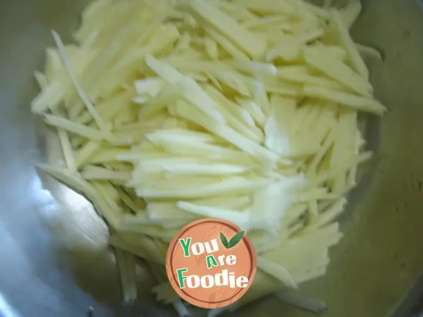 Fried shredded potato with pepper oil