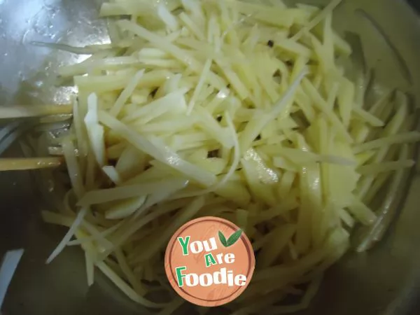 Fried shredded potato with pepper oil
