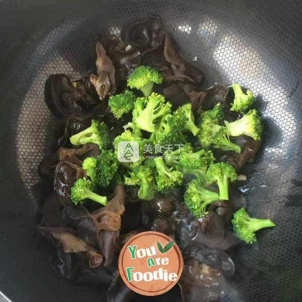 Fried broccoli with agaric