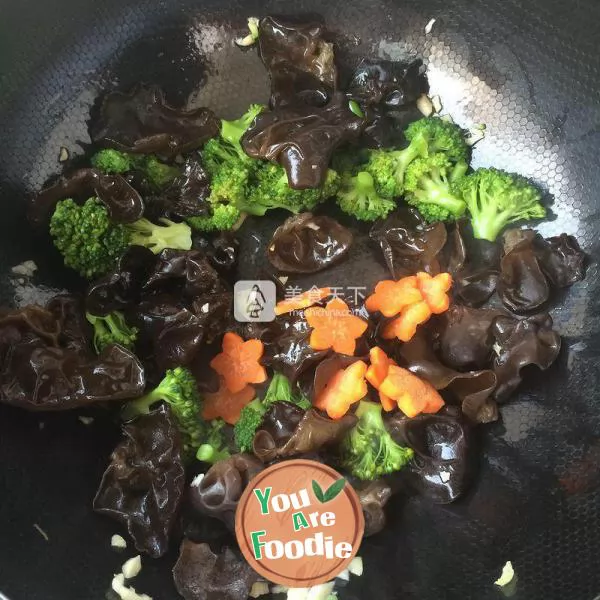 Fried broccoli with agaric