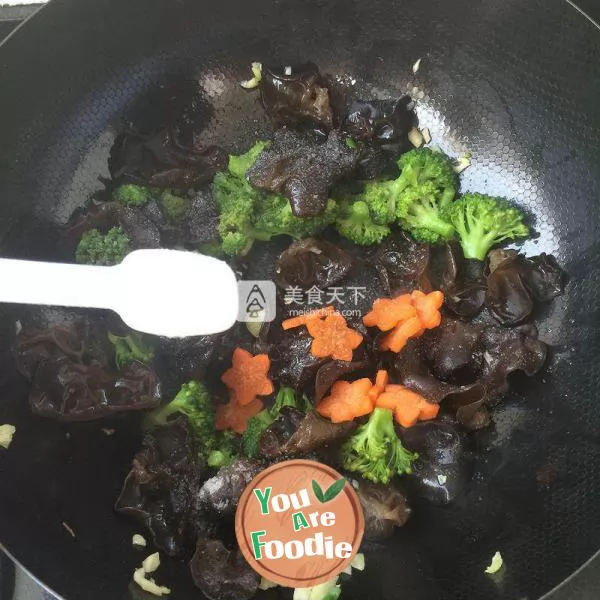 Fried broccoli with agaric