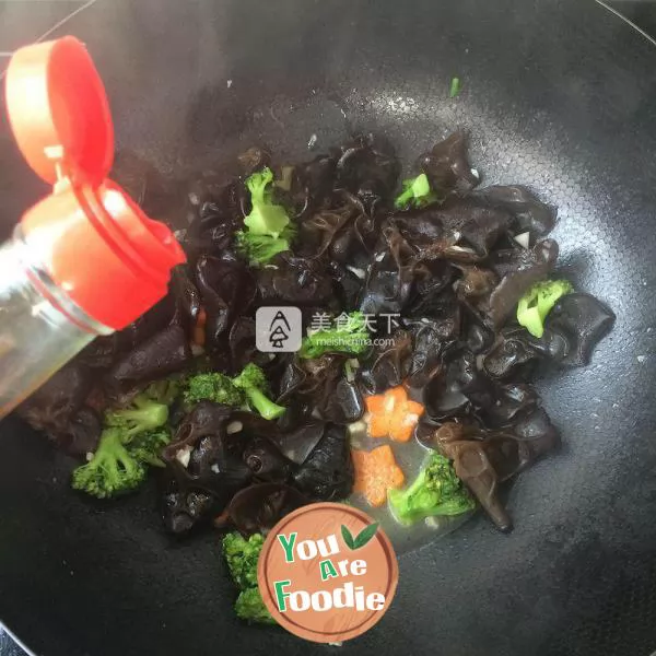 Fried broccoli with agaric