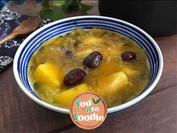 Apple, jujube and tremella soup