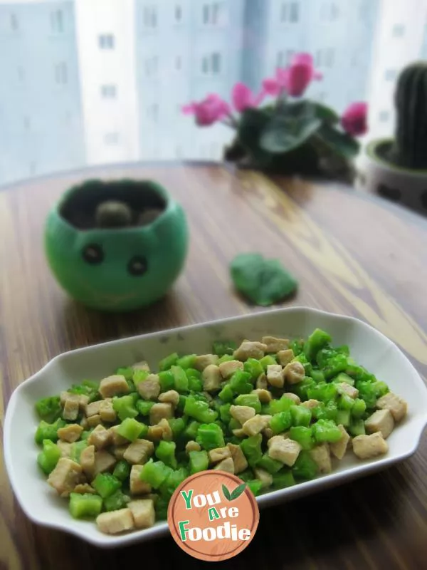 Fried diced chicken with bitter melon