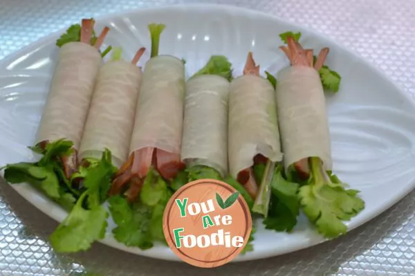 Creative-weight-loss-cold-dish-[radish-beef-roll]