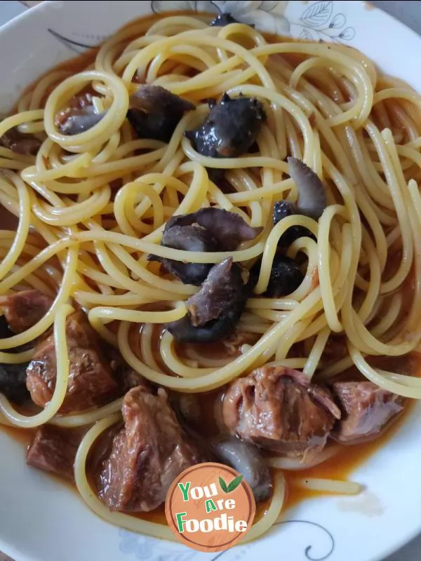 Seafood fried noodles with sea cucumber