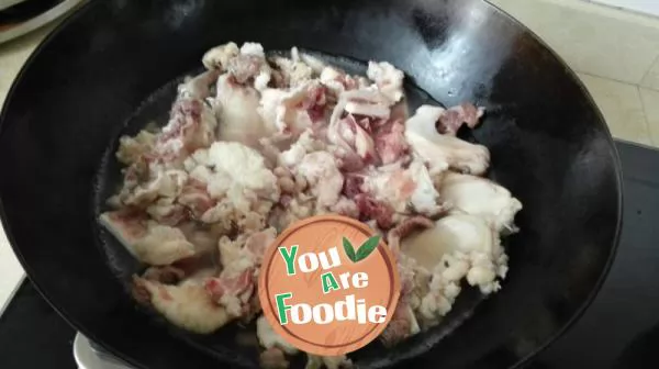 Stewed beef tendon with radish